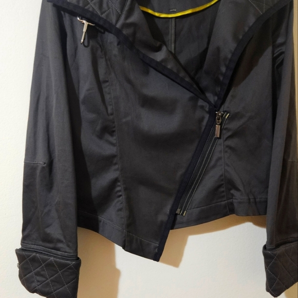 Joy Li Windbreaker Jacket - Picture 7 of 9